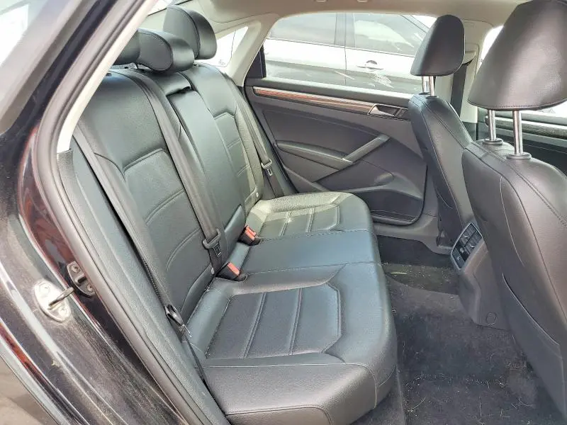 2017 VOLKSWAGEN PASSAT SE  