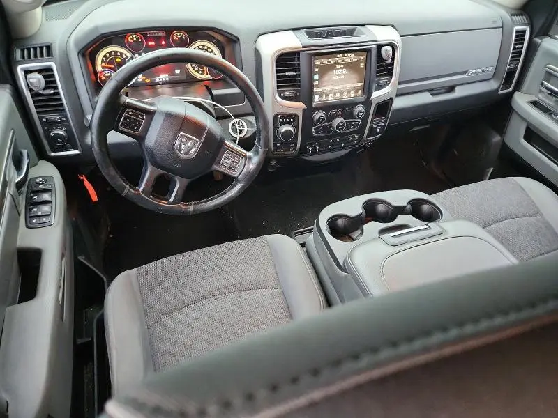 2016 RAM 1500 SLT  