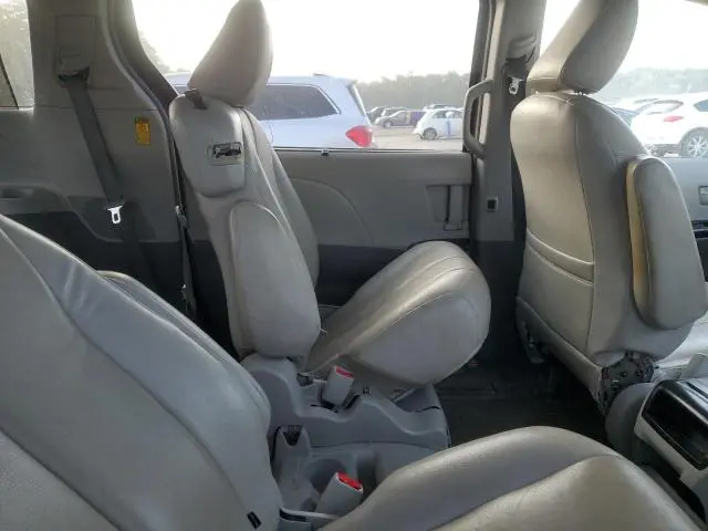 2014 TOYOTA SIENNA LE  