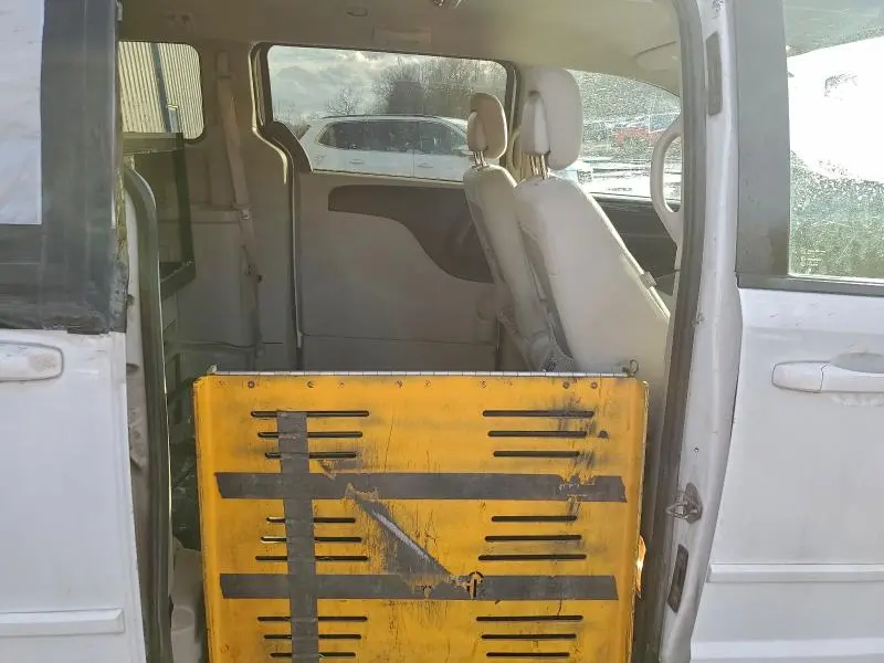 2015 DODGE GRAND CARAVAN SE  