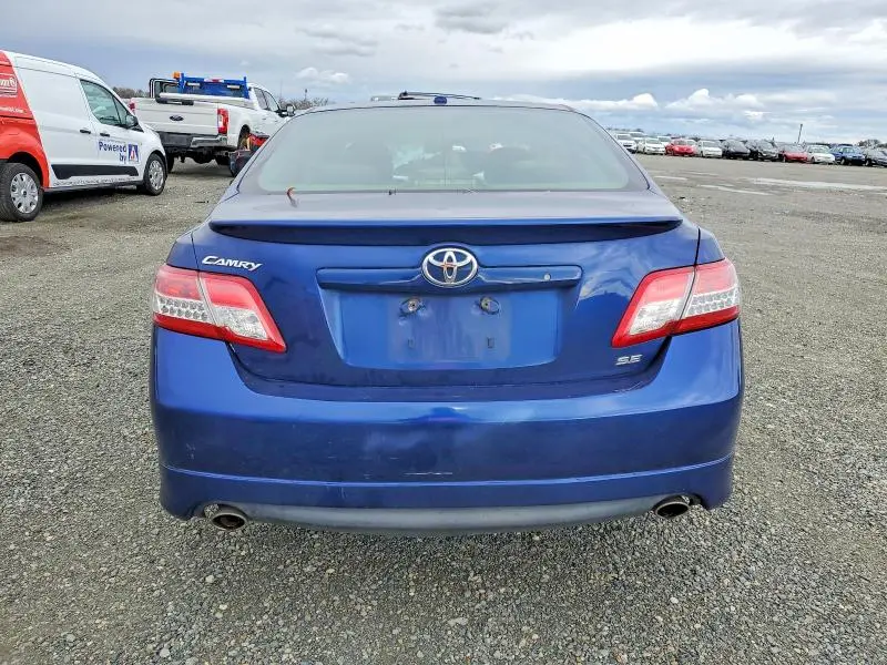 2011 TOYOTA CAMRY SE  
