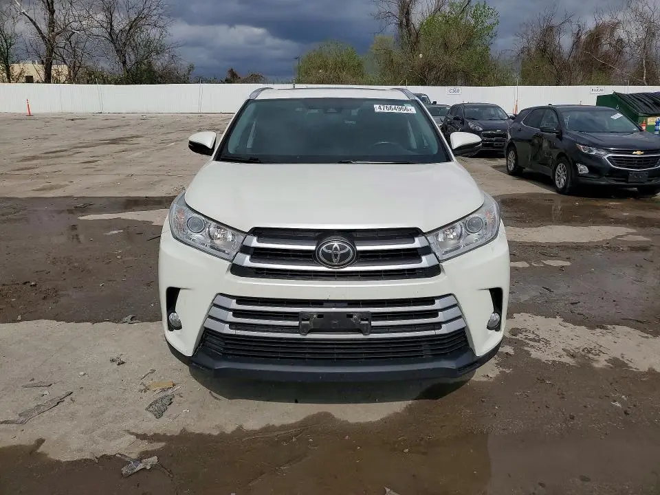 2017 TOYOTA HIGHLANDER XLE  