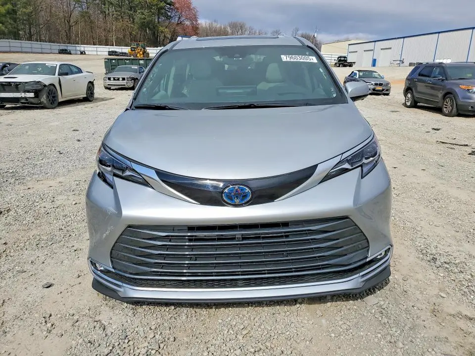 2025 TOYOTA SIENNA PLATINUM 7-PASSENGER  