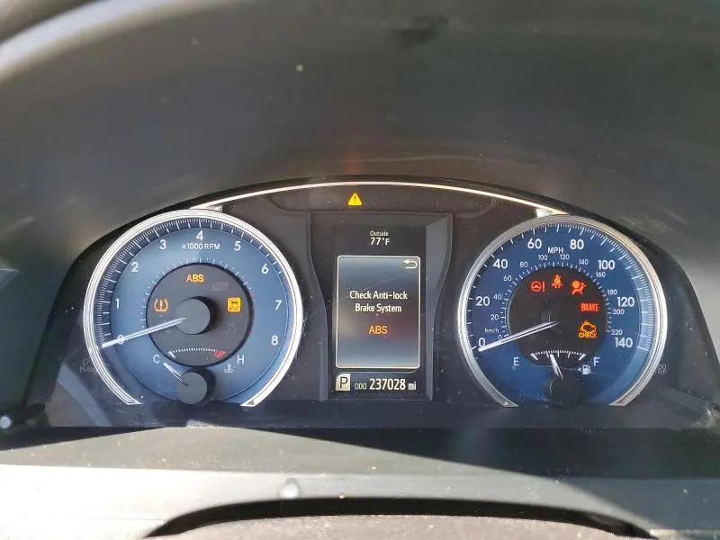 2016 TOYOTA CAMRY XLE  