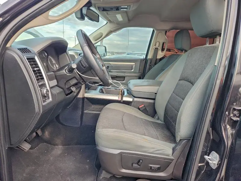 2016 RAM 1500 SLT  
