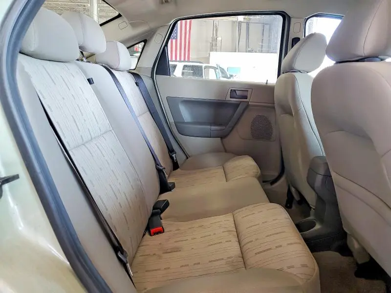 2010 FORD FOCUS SE  