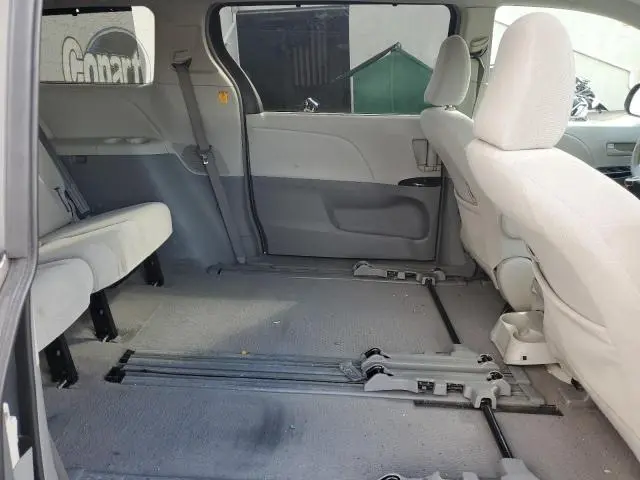 2011 TOYOTA SIENNA LE  