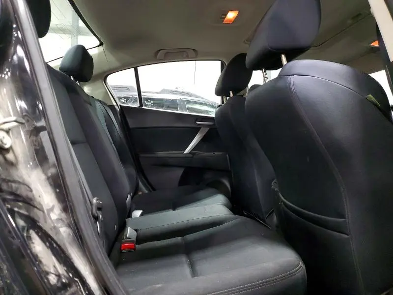 2011 MAZDA 3 S  