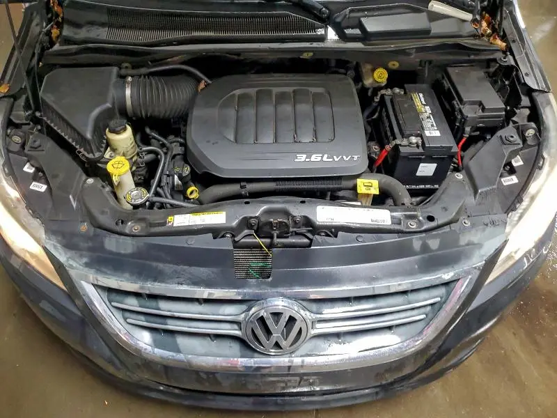 2011 VOLKSWAGEN ROUTAN SEL  