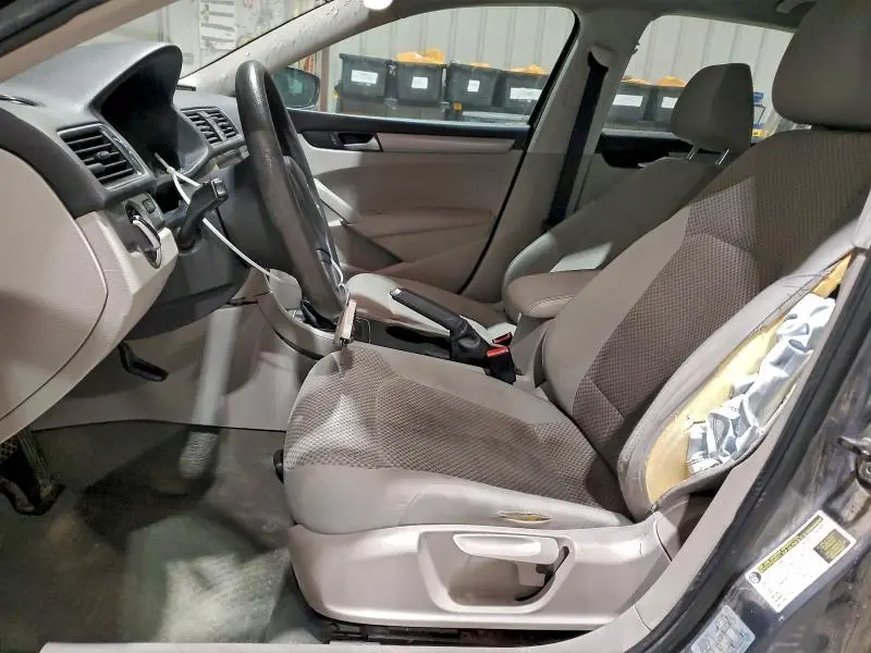 2013 VOLKSWAGEN PASSAT S  