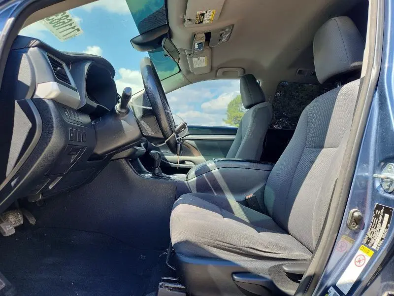 2017 TOYOTA HIGHLANDER LE  