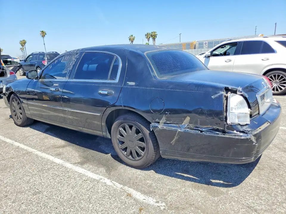 2010 LINCOLN TOWN CAR SIGNATURE LIMITED  