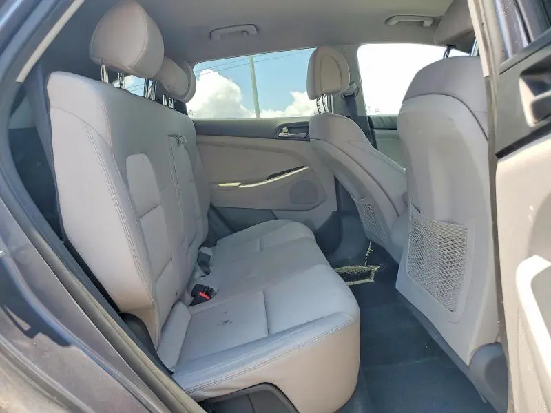 2018 HYUNDAI TUCSON SE  