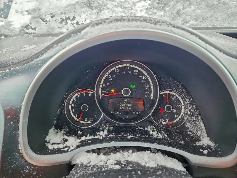 2016 VOLKSWAGEN BEETLE S/SE  