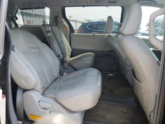 2013 TOYOTA SIENNA XLE  