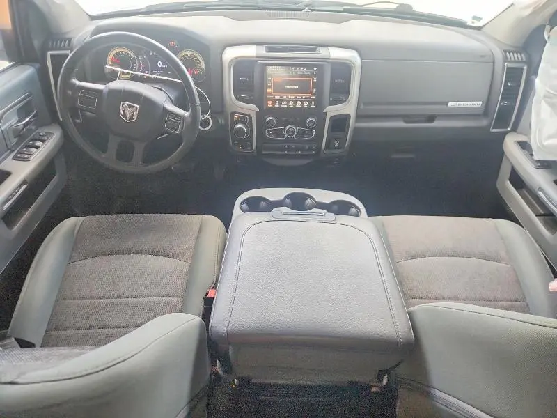 2016 RAM 1500 SLT  