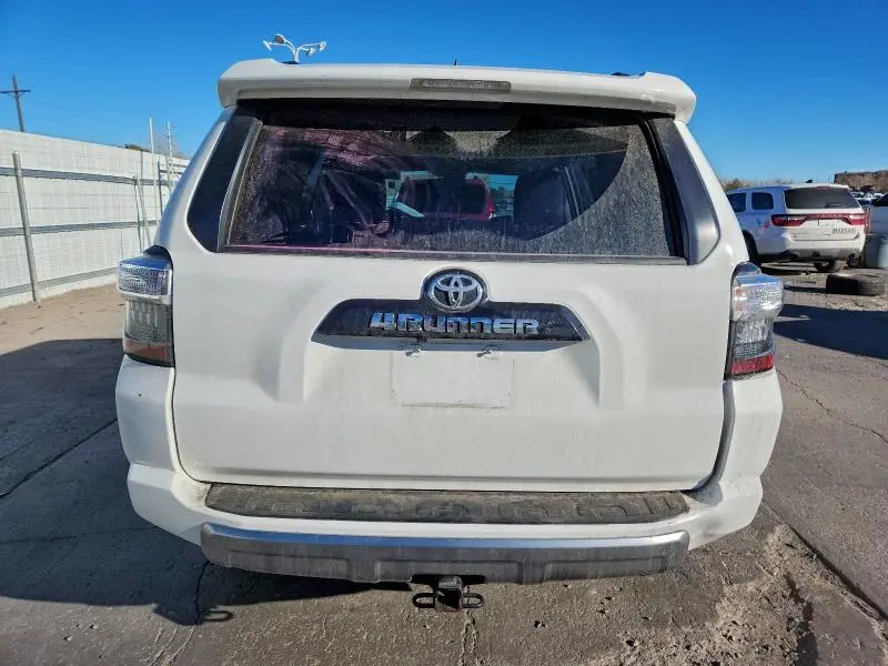 2023 TOYOTA 4RUNNER SE  