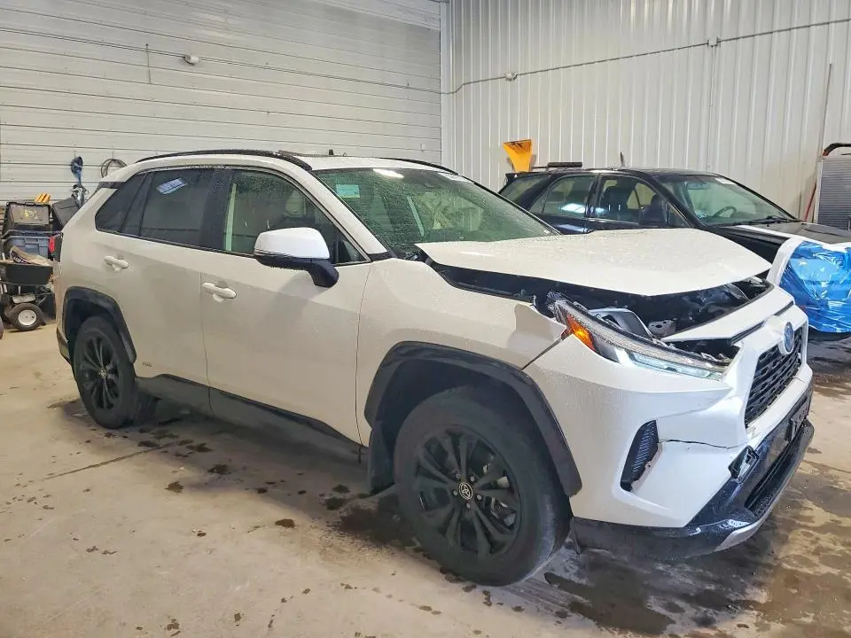 2022 TOYOTA RAV4 SE  