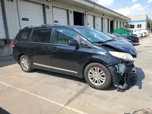 2011 TOYOTA SIENNA XLE  