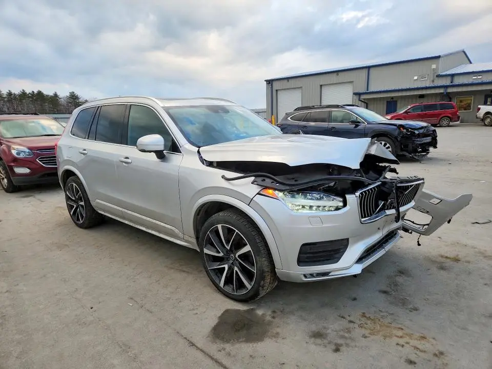 2021 VOLVO XC90 T6 MOMENTUM  