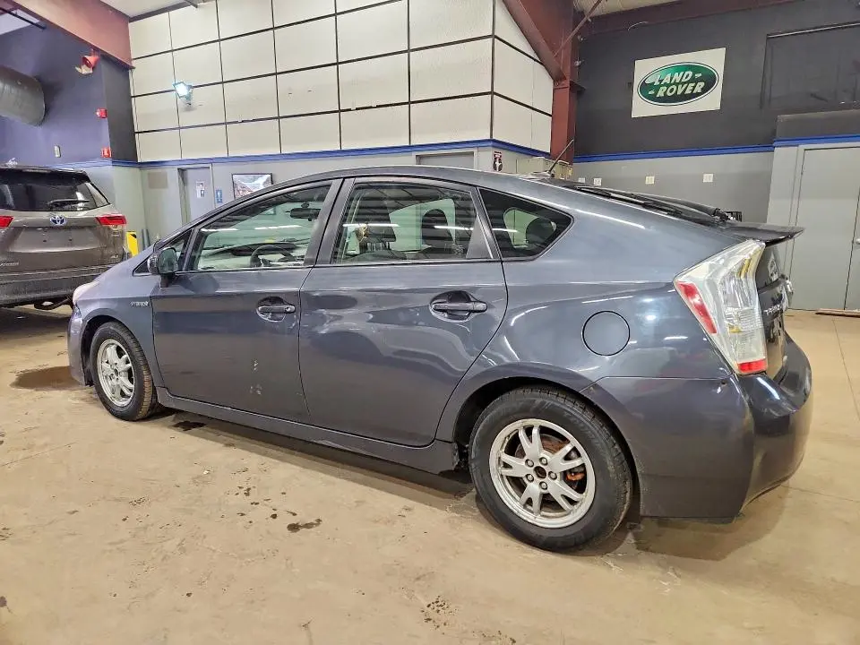 2010 TOYOTA PRIUS III  