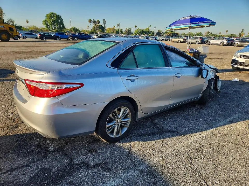 2015 TOYOTA CAMRY SE  