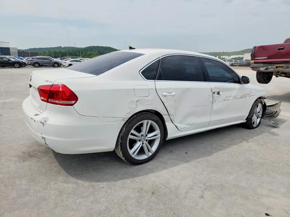 2015 VOLKSWAGEN PASSAT SE  