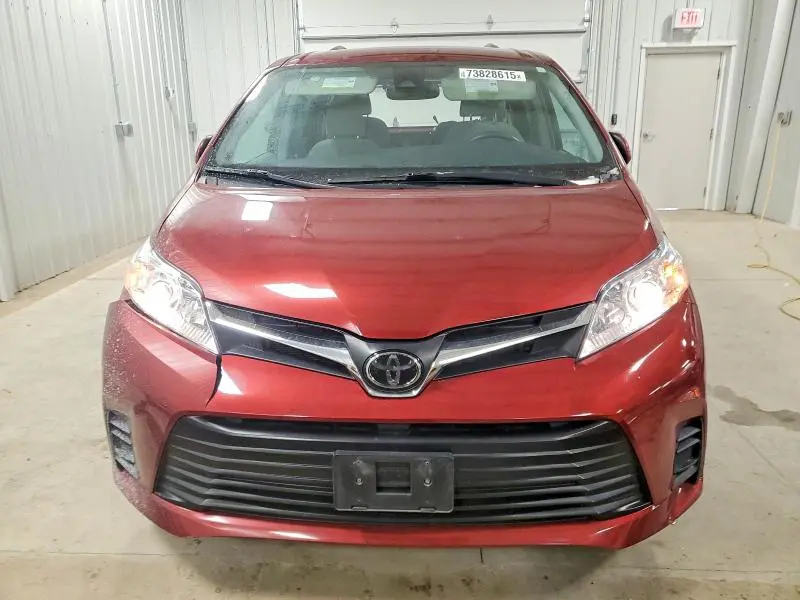2019 TOYOTA SIENNA LE  