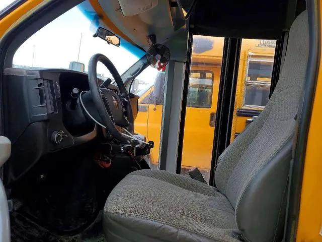 2011 GMC SAVANA CUTAWAY G3500  