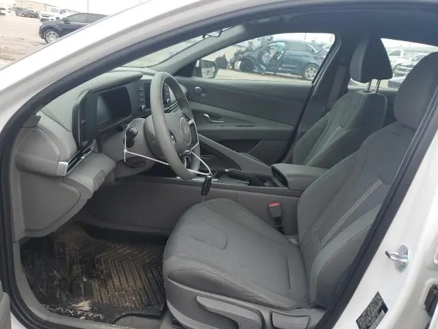 2025 HYUNDAI ELANTRA SE  