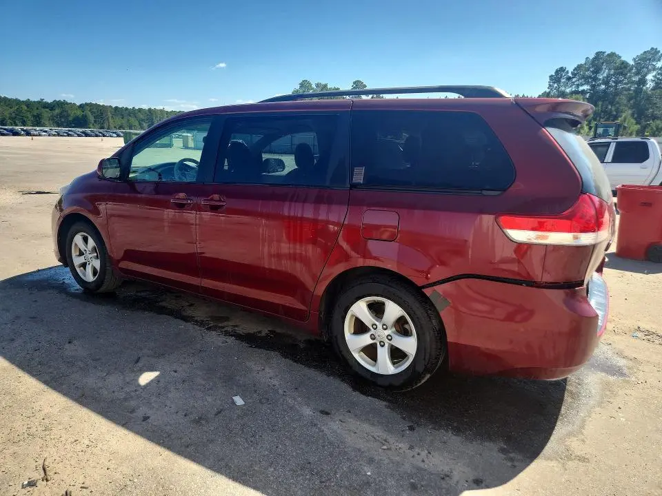 2011 TOYOTA SIENNA LE  