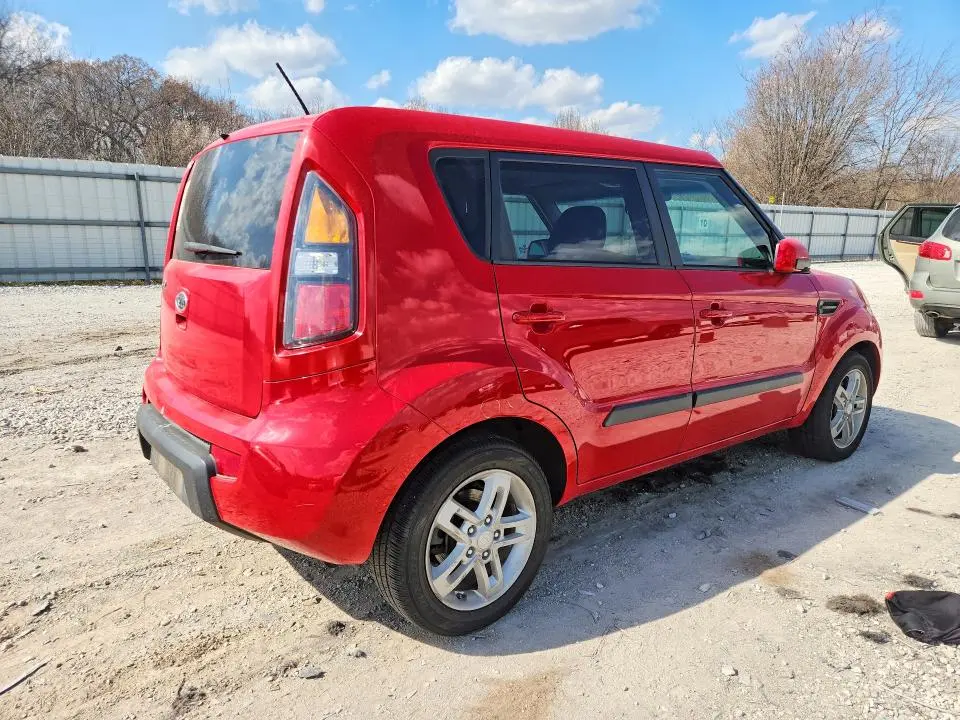 2011 KIA SOUL +  