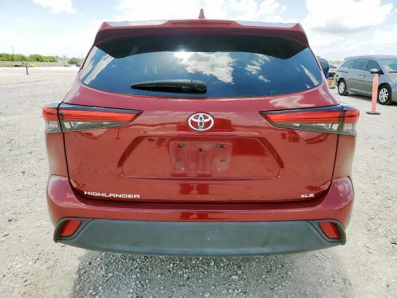 2021 TOYOTA HIGHLANDER XLE  