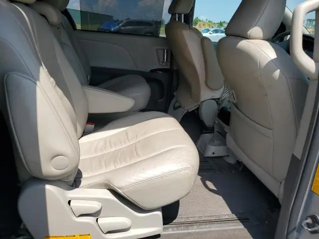 2011 TOYOTA SIENNA XLE  