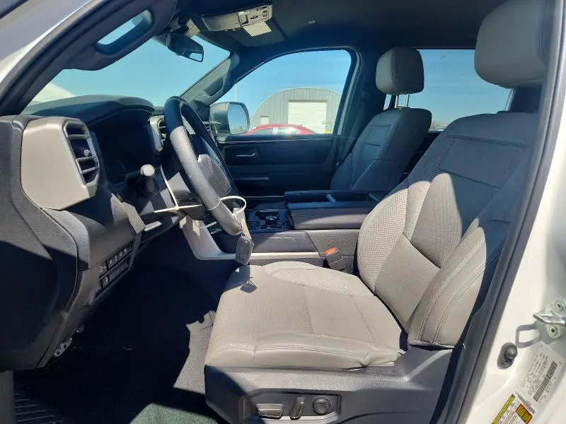 2025 TOYOTA TUNDRA SR5  