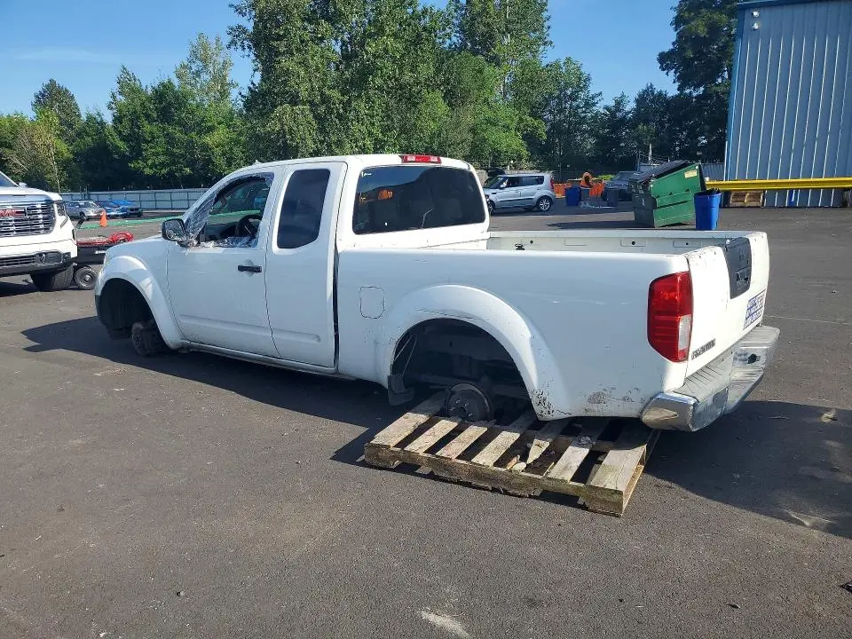 2015 NISSAN FRONTIER S  