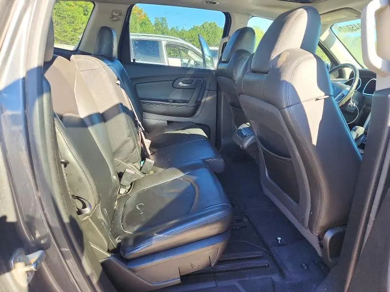 2010 CHEVROLET TRAVERSE LT  