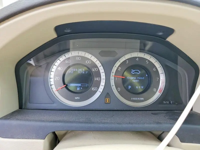 2010 VOLVO XC70 3.2  