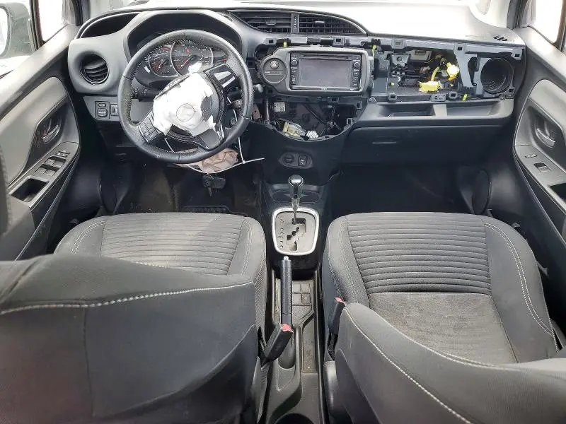 2015 TOYOTA YARIS 5-DOOR SE  
