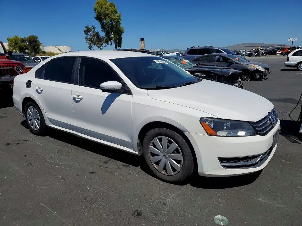 2013 VOLKSWAGEN PASSAT S  