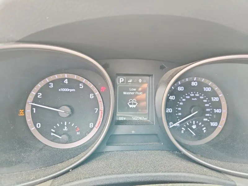 2017 HYUNDAI SANTA FE SE  