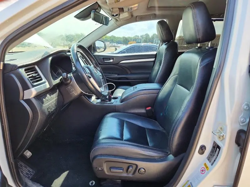 2019 TOYOTA HIGHLANDER XLE  
