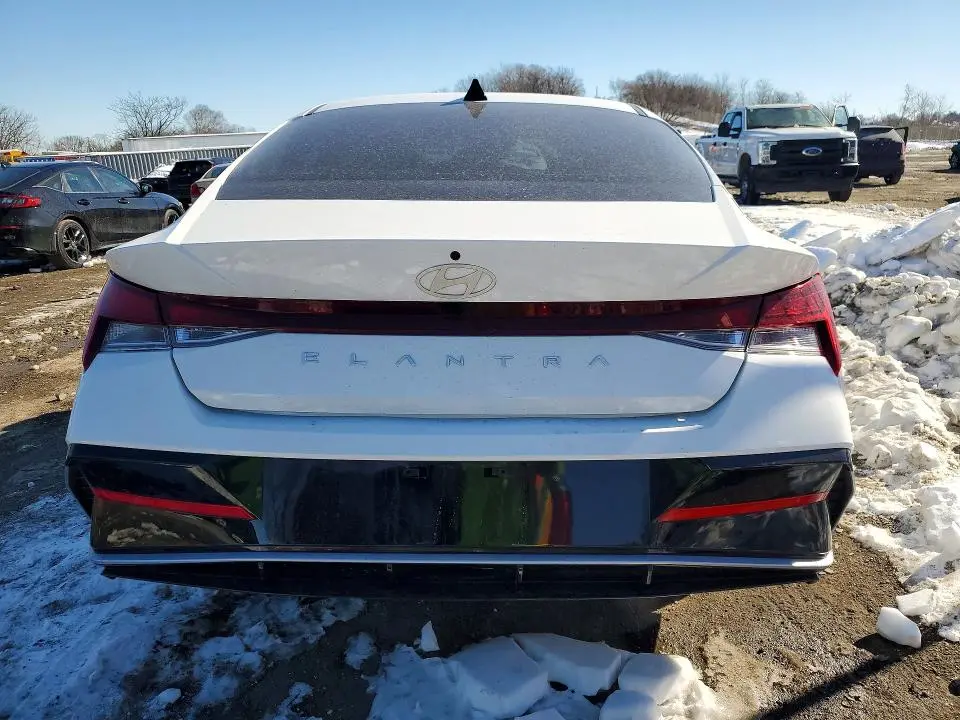 2025 HYUNDAI ELANTRA SEL  