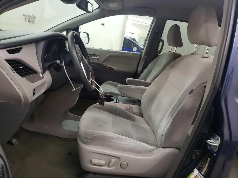 2018 TOYOTA SIENNA LE  