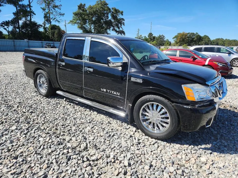 2011 NISSAN TITAN SV  