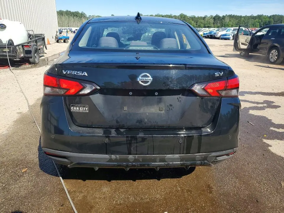 2021 NISSAN VERSA SV  