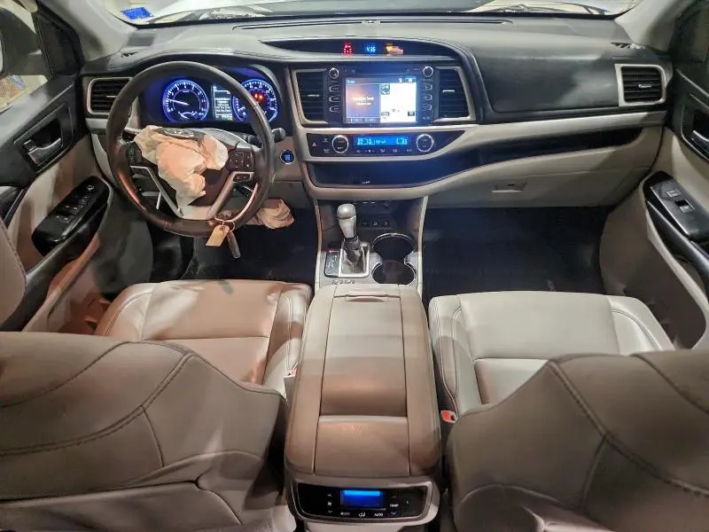 2019 TOYOTA HIGHLANDER SE  