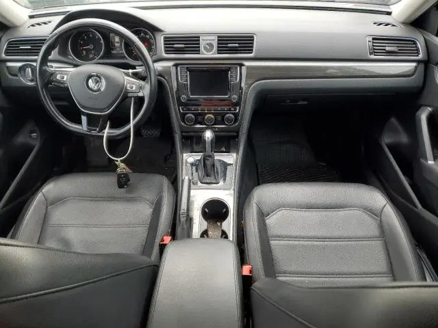 2017 VOLKSWAGEN PASSAT SE  