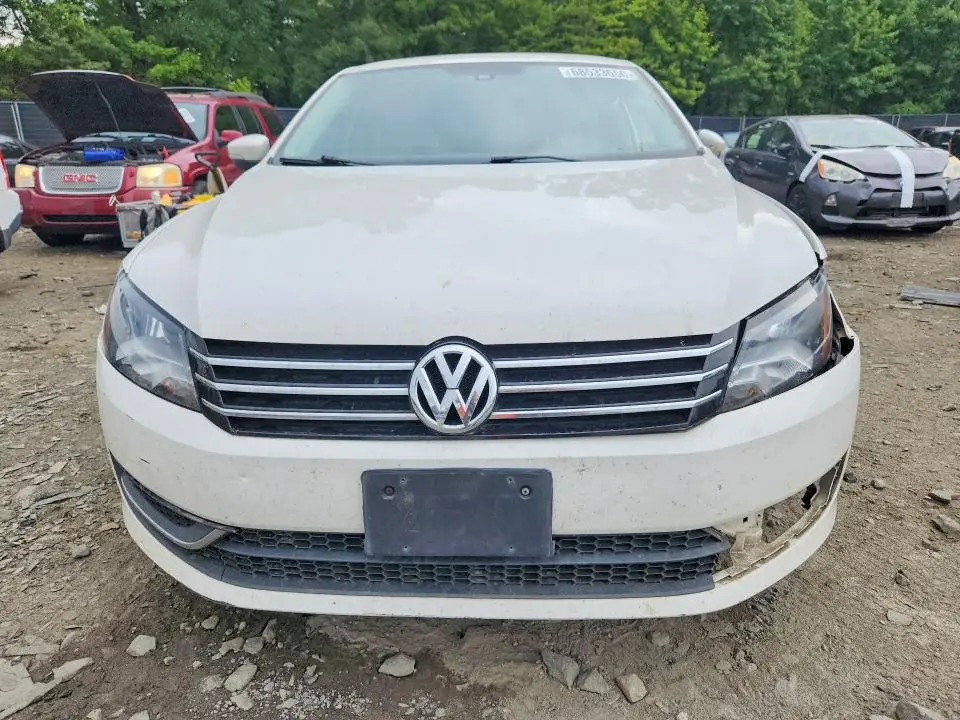 2013 VOLKSWAGEN PASSAT SE  