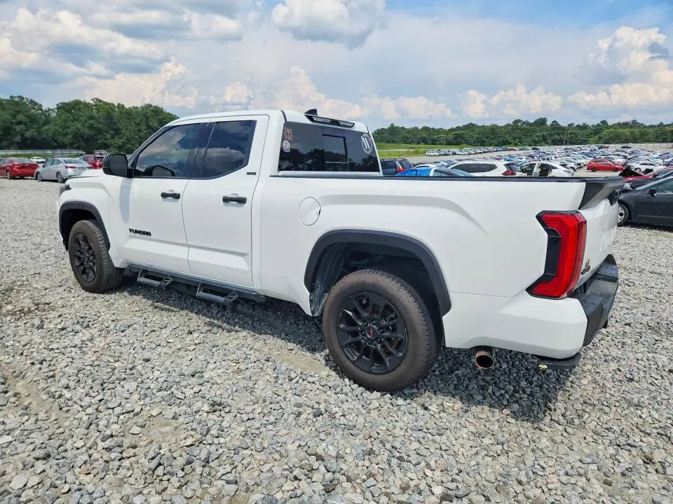 2023 TOYOTA TUNDRA SR5  
